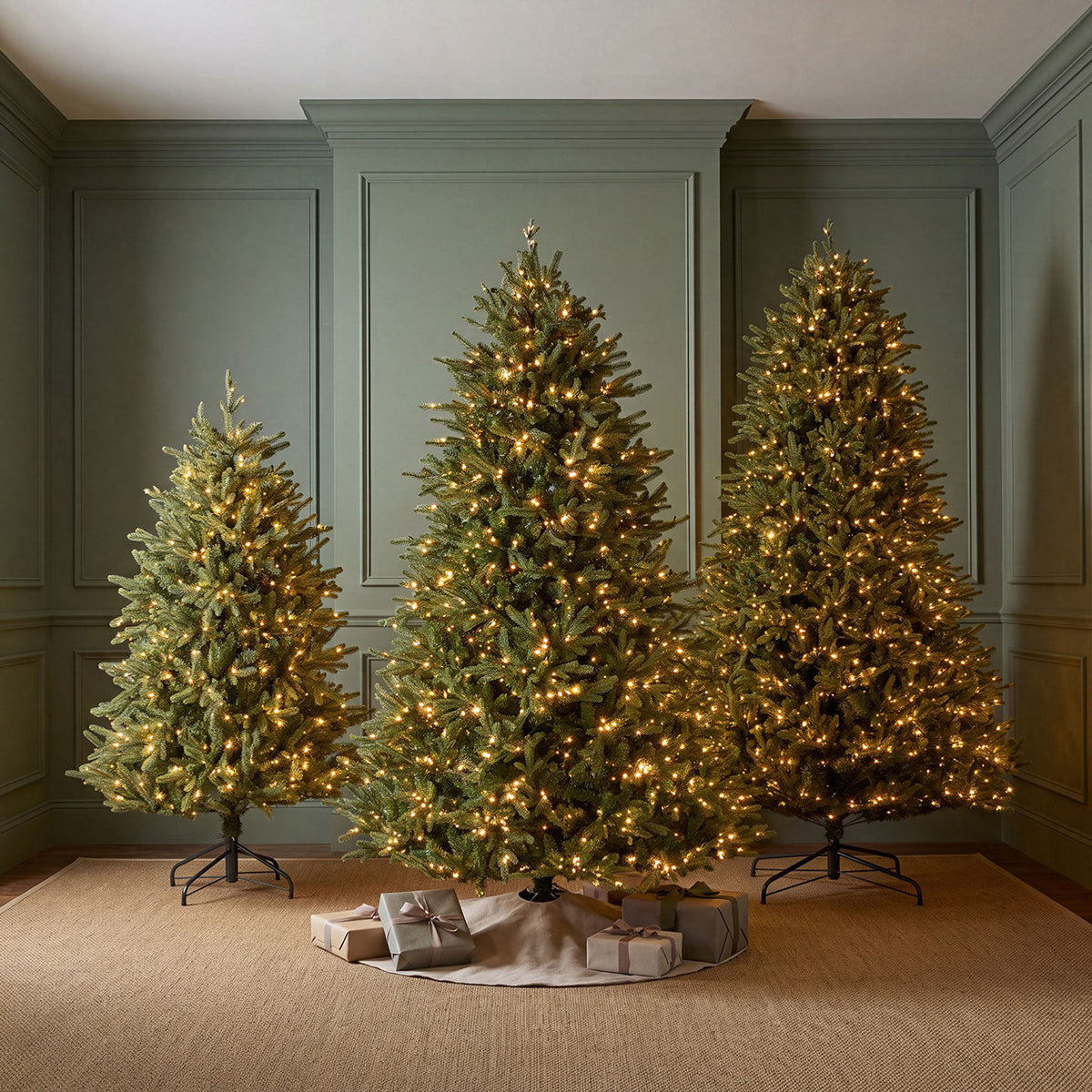 Natural Cut "Hallmark" Fir Tree 9' 2000 LED Lights