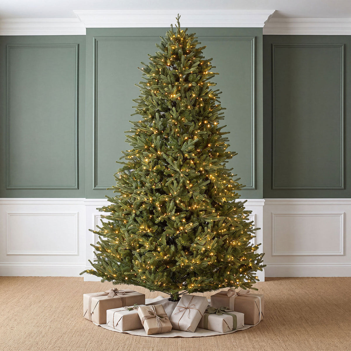 Natural Cut "Hallmark" Fir Tree 9' 2000 LED Lights